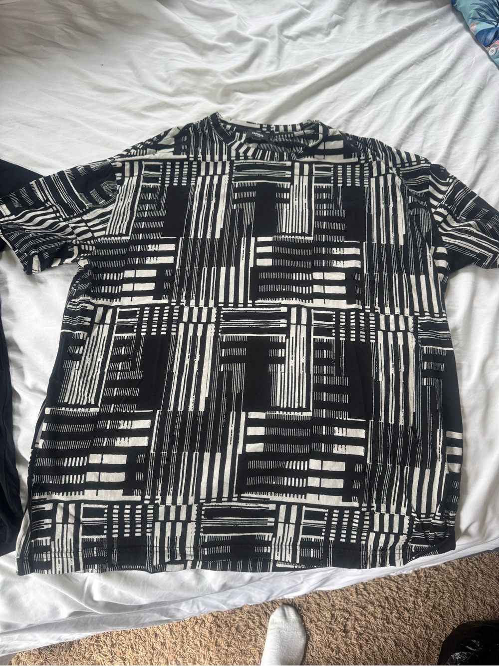 Black & White Geometric Print Men’s T-Shirt